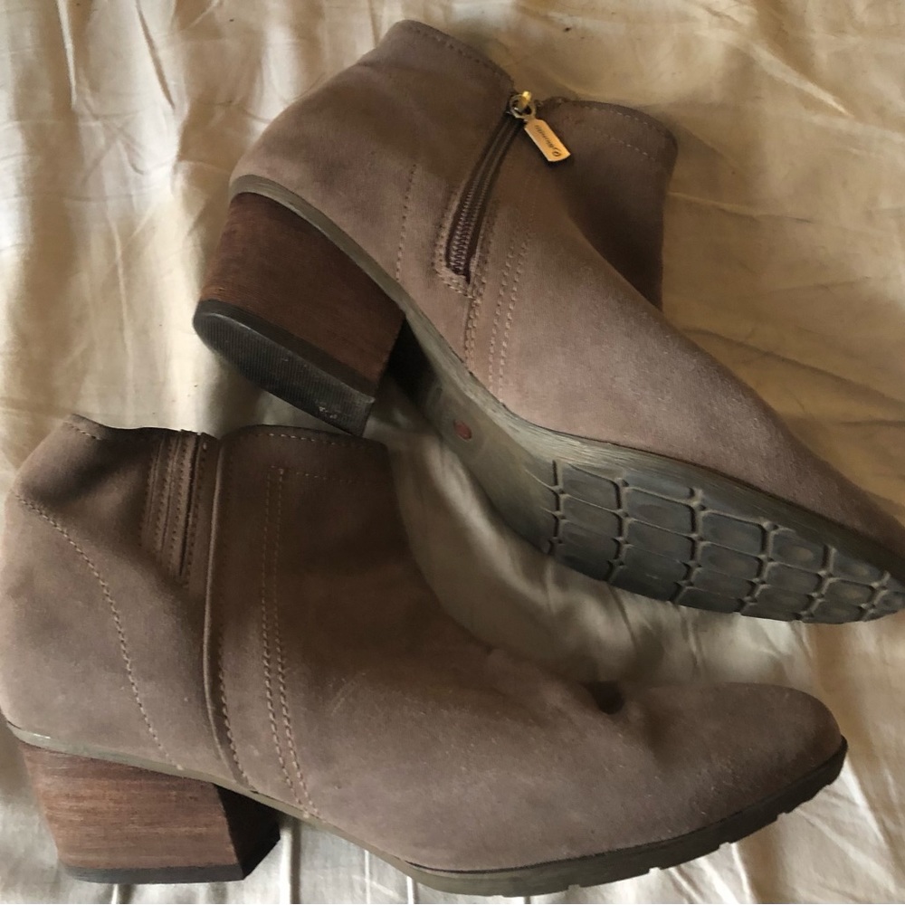Nubuck suede ankle weatherproof boots from Blondo, size 10m
